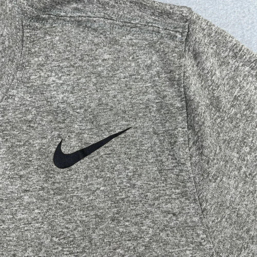 Nike Dri-FIT Mens Small Heather Gray Short‎ Sleeve Athletic Training T-Shirt